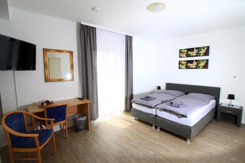 Hotel Sonnenhof Зиндельфинген Номер фото